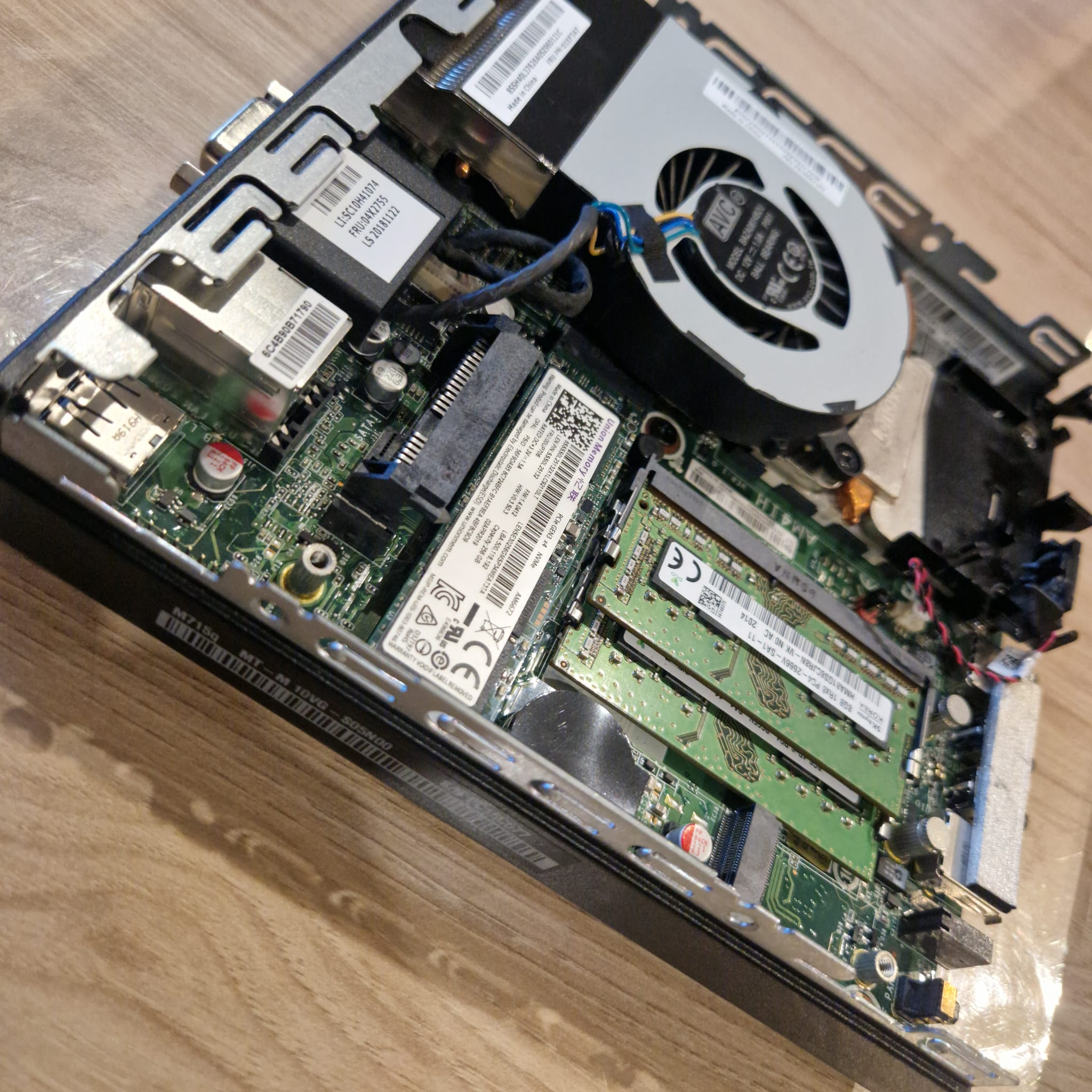 Mini-PC Lenovo ThinkCentre Tiny intérieur